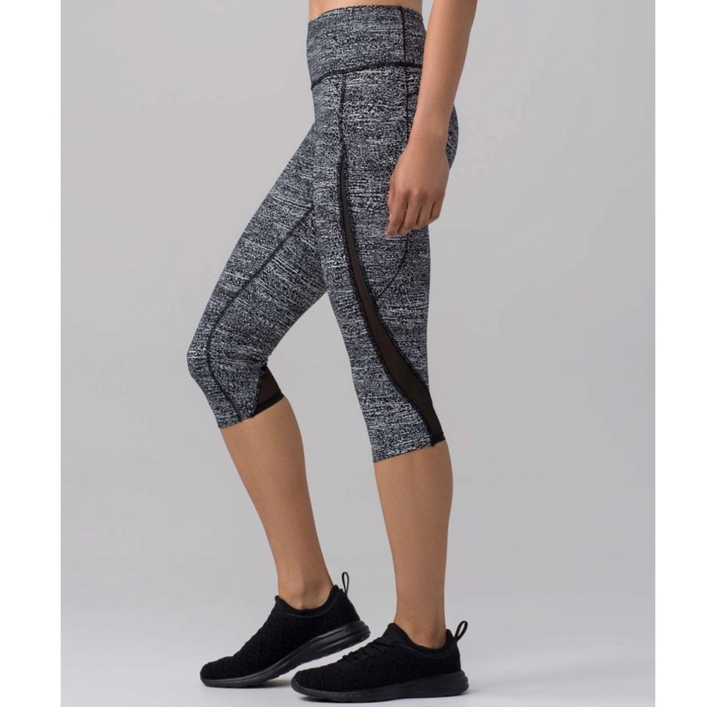 Lululemon Pace Perfect Crop (17") Air Time White Black / Black